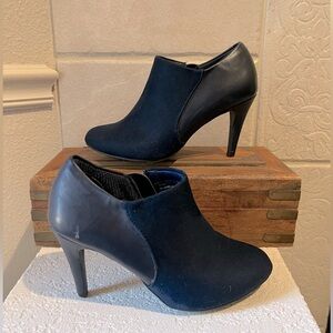 COPY - Navy blue ladies winter ankle boots 6.5W